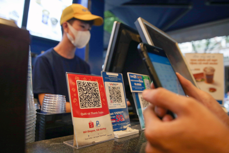 Giao dịch thanh toán qua điện thoại di động và QR tăng trưởng đột phá