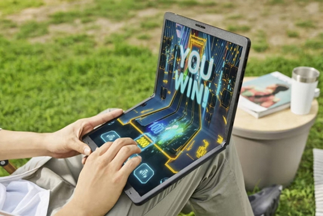 Máy tính xách tay màn hình gập LG Gram Fold rfa mắt, giá 3.499 USD