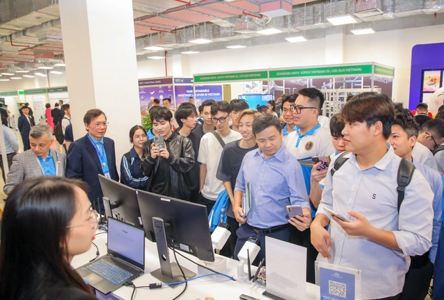 CMC tạo ấn tượng tại triển lãm ngành công nghiệp bán dẫn Việt Nam 2024
