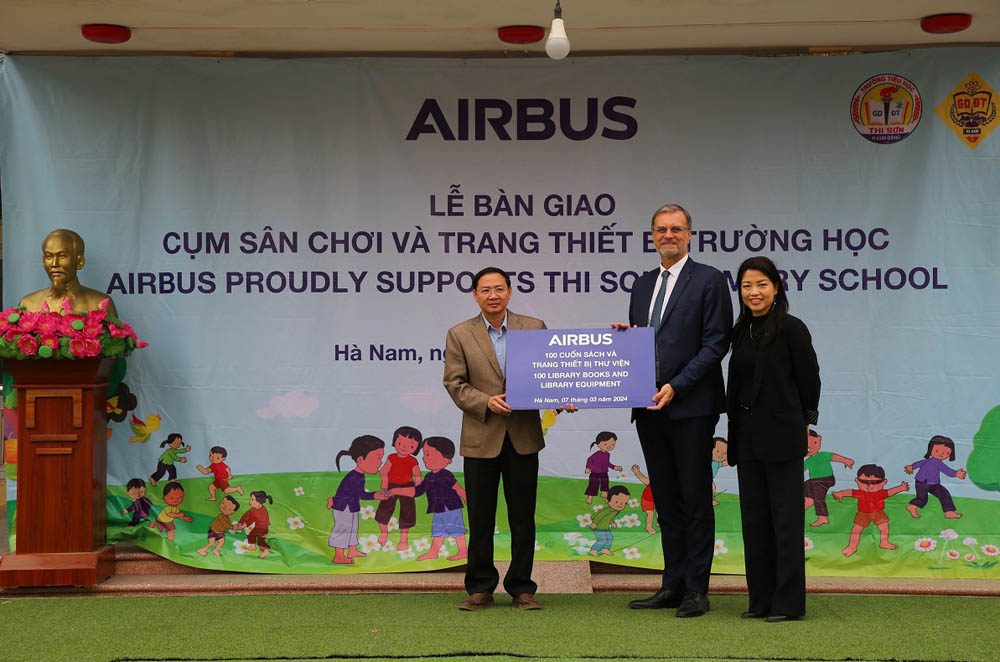 Airbus hỗ trợ nâng cấp cơ sở vật chất giáo dục và sân chơi tại Trường Tiểu học Thi Sơn