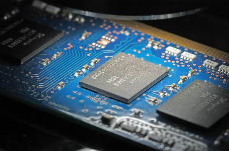 Trung Quốc đẩy mạnh nhập khẩu máy đúc chip kém tiên tiến