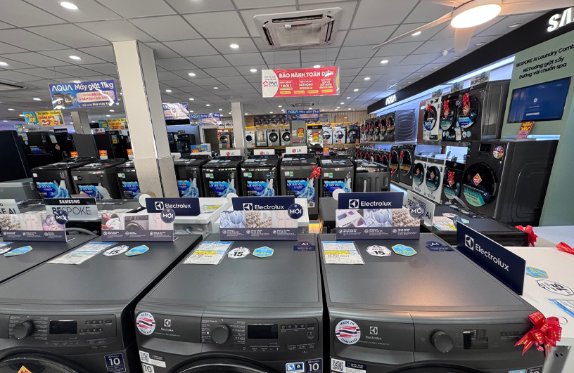 Thị trường điện máy sôi động, máy giặt giảm giá tới một nửa