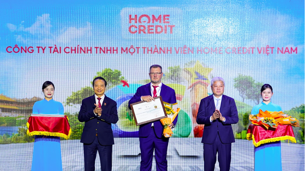 Home Credit xuất sắc lọt Top 10 Doanh nghiệp Bền vững