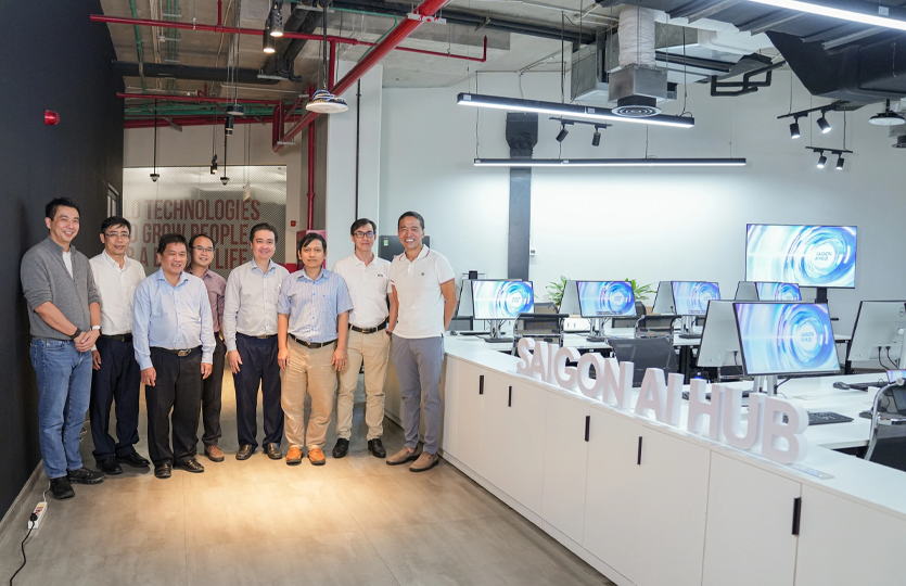 Lãnh đạo Đại học Quốc gia TP.HCM và VNG tại buổi khai trương Saigon AI Hub