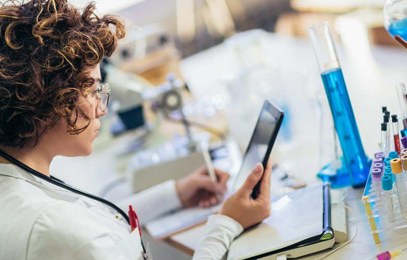 Siemens mua lại Dotmatics, khuấy đảo cuộc đua AI ngành dược phẩm