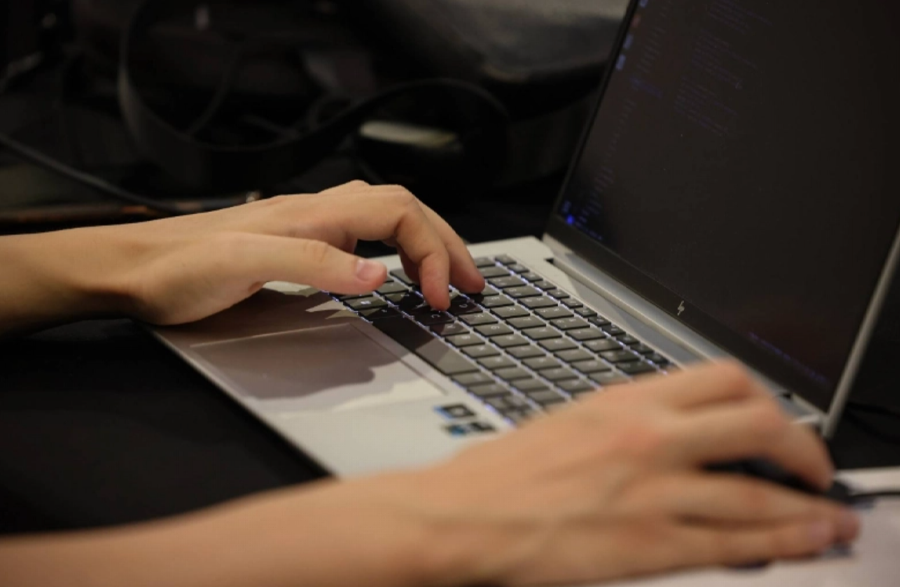 web lạm dụng trẻ em