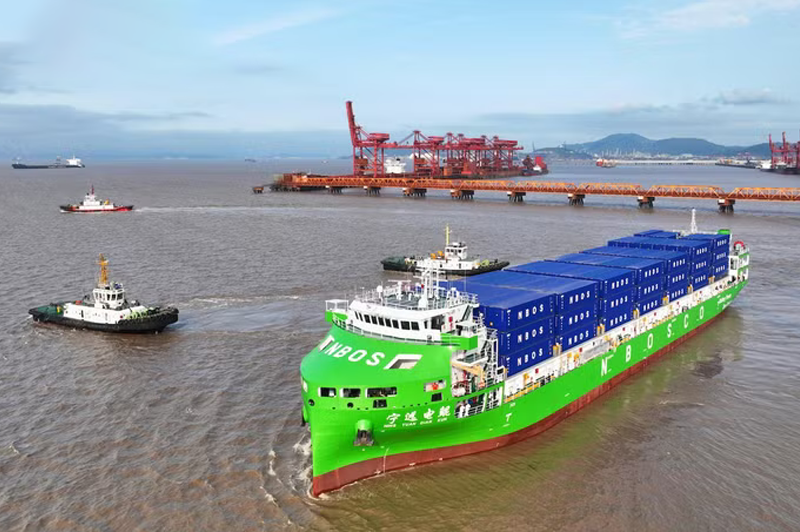 Tàu container chạy điện lớn nhất thế giới chính thức được khai thác thương mại