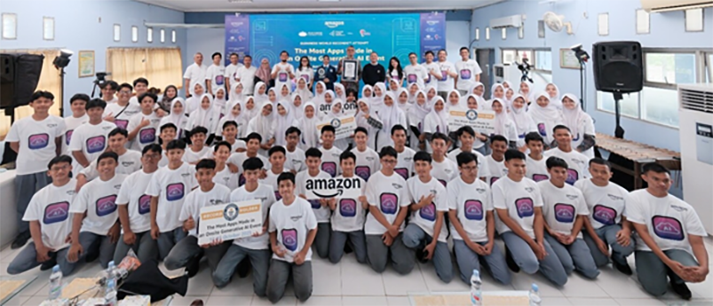 Hình ảnh thể hiện một phần nhỏ trong hơn 2.000 học sinh tham gia lập kỷ lục GUINNESS WORLD RECORDS® — Ảnh: AWS