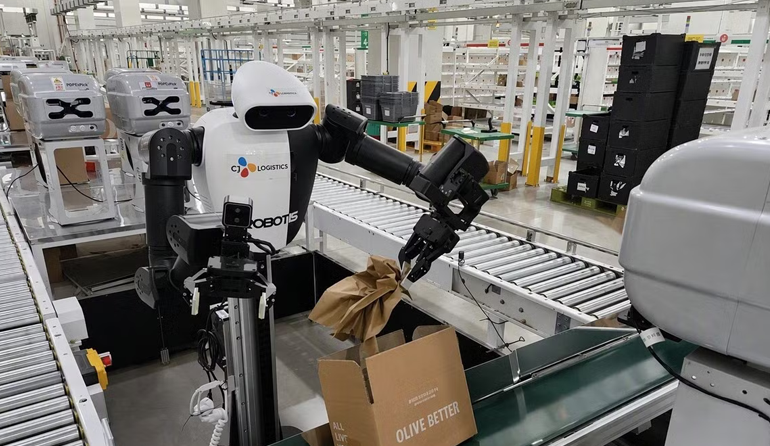 robot hình người