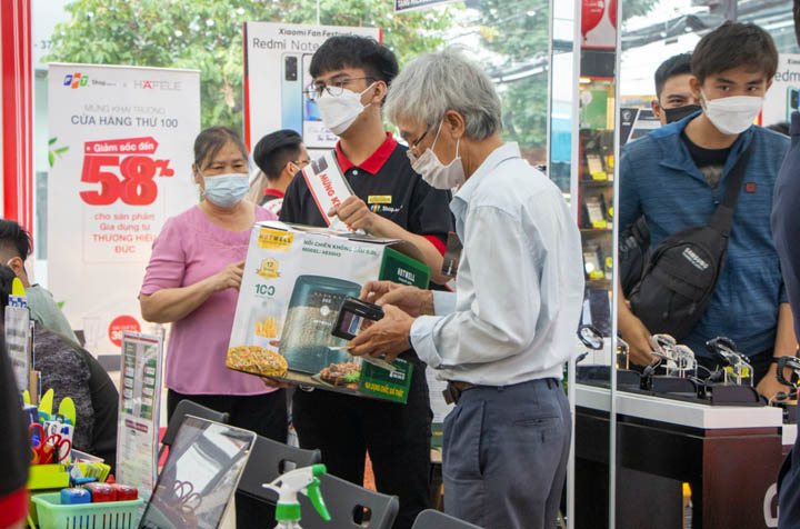 ban-le-FPT-shop.jpg
