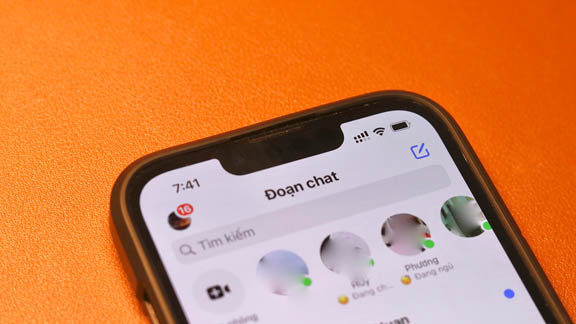 Messenger cho phép đặt trạng thái như Yahoo Chat