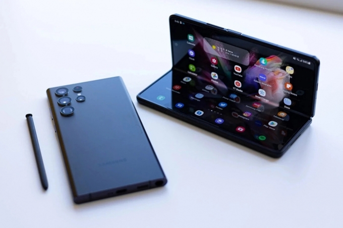 Galaxy Z Fold 4 khiến người dùng thất vọng về thời lượng Pin