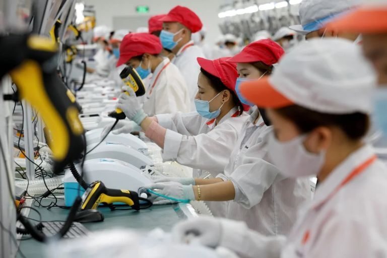 Apple ưu tiên chọn Việt Nam làm nơi sản xuất iPhone, MacBook