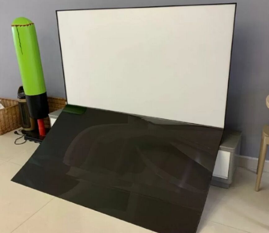 Smart TV của Xiaomi bị rơi tấm màn hình ra khỏi khung máy
