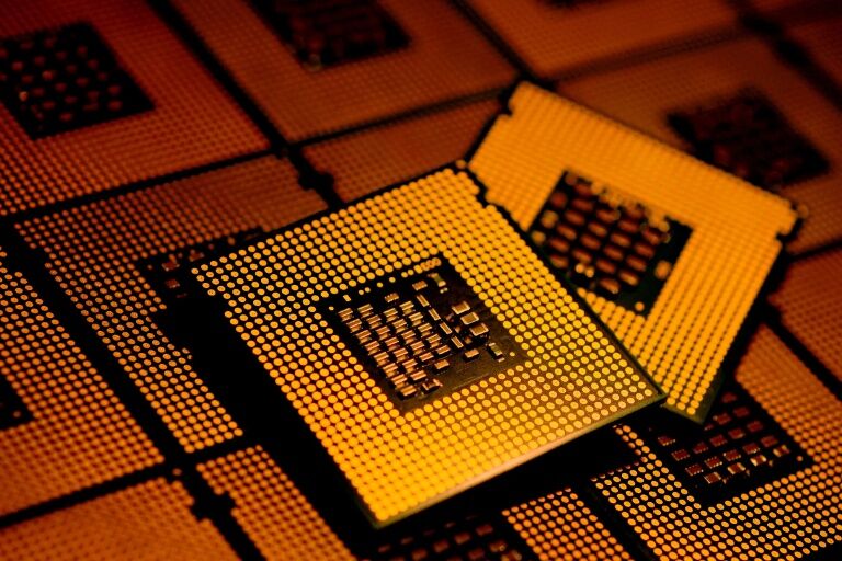 Phát hiện lỗ hổng Spectre mới trong nhiều CPU Intel và AMD