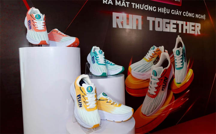 Run Together ra mắt giày chạy bộ gắn chip NFC