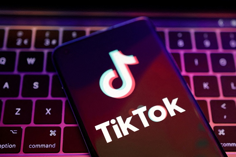 Quan chức Mỹ muốn Apple và Google cấm TikTok
