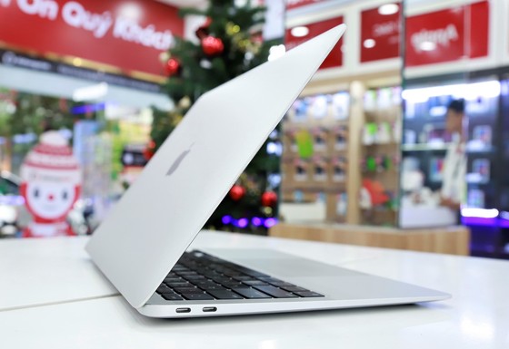 MacBook Air M1 giá chỉ còn 21,79 triệu đồng