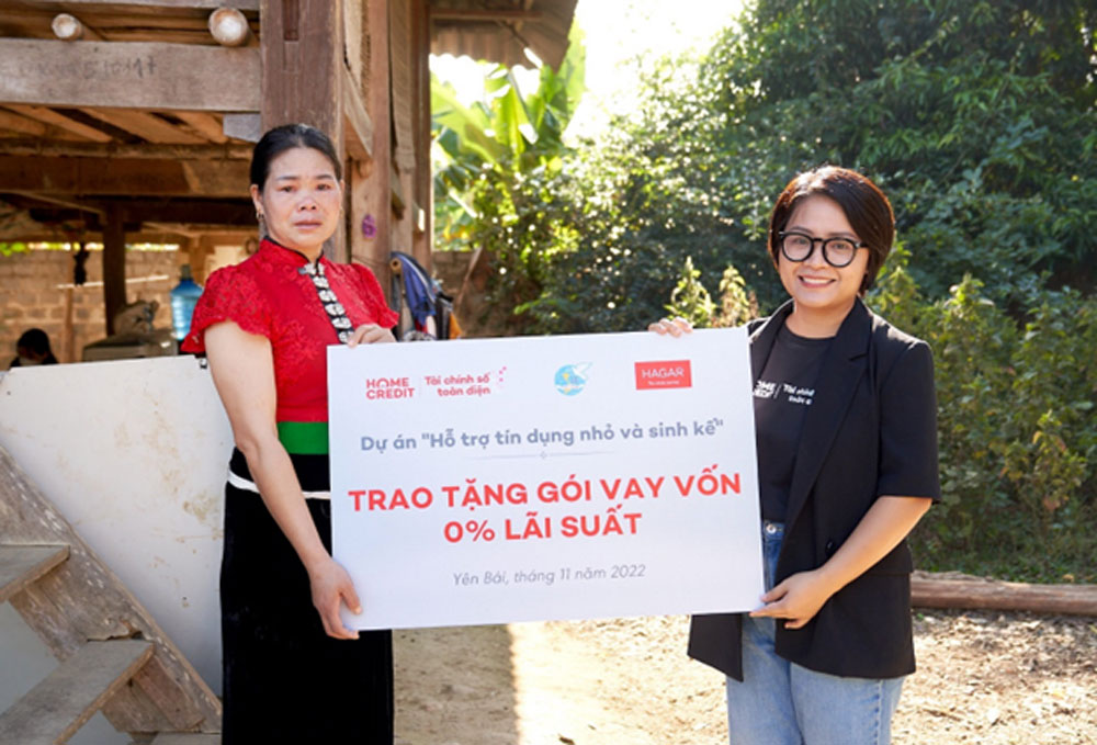 Home Credit trao gói vay vốn 0% lãi suất cho phụ nữ nghèo Yên Bái