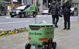 Ứng dụng Uber Eats lần đầu giao đồ ăn bằng robot tại Tokyo