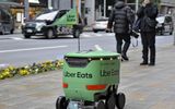 Ứng dụng Uber Eats lần đầu giao đồ ăn bằng robot tại Tokyo