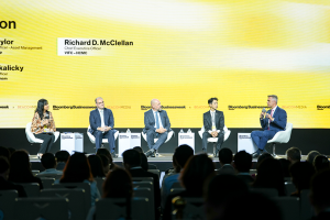 Phân bổ vốn thông minh: "Chìa khóa" để Việt Nam giải bài toán tăng trưởng 1.500 tỉ USD