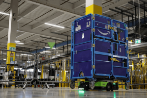 Amazon tăng tốc tự động hóa bằng robot AI