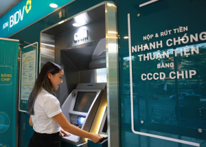 Giao dịch ngân hàng dễ dàng hơn với căn cước công dân gắn Chip