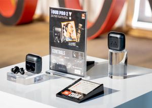 Tai nghe JBL Tour Pro 2 được bán với giá 5,99 triệu đồng