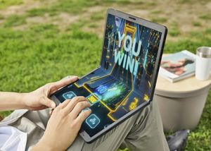 Máy tính xách tay màn hình gập LG Gram Fold rfa mắt, giá 3.499 USD