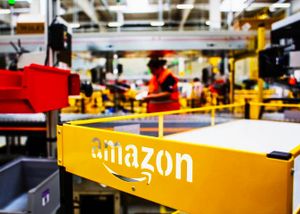 Amazon bị phạt 32 triệu euro vì giám sát nhân viên quá mức