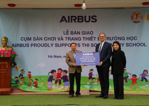 Airbus hỗ trợ nâng cấp cơ sở vật chất giáo dục và sân chơi tại Trường Tiểu học Thi Sơn