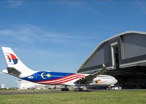 Máy bay A330neo đầu tiên của Malaysia Airlines rời khỏi xưởng sơn