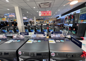 Thị trường điện máy sôi động, máy giặt giảm giá tới một nửa