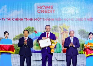 Home Credit xuất sắc lọt Top 10 Doanh nghiệp Bền vững