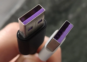 Ý nghĩa của cổng USB màu tím