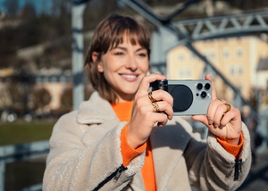 Leica lần đầu ra mắt phụ kiện cho iPhone
