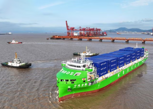 Tàu container chạy điện lớn nhất thế giới chính thức được khai thác thương mại
