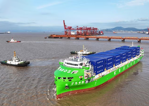 Tàu container chạy điện lớn nhất thế giới chính thức được khai thác thương mại