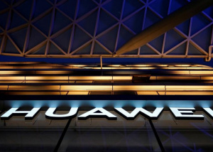 Mảng smartphone khó khăn, Huawei chuyển sang năng lượng tái tạo