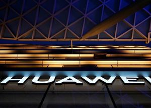 Mảng smartphone khó khăn, Huawei chuyển sang năng lượng tái tạo