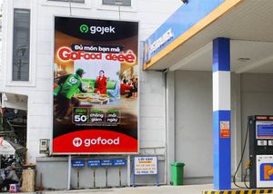 Gojek triển khai biển quảng cáo phát tiếng rao hàng