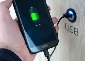 Cảnh giác với các trạm sạc USB công cộng