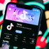 Phía sau cuộc chiến chống nội dung AI rác của TikTok