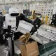 Robot hình người đầu tiên trong ngành logistics