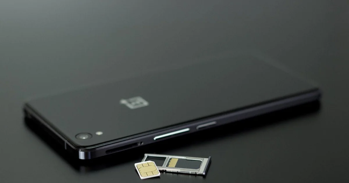 Android 13 sẽ khai tử khay chứa thẻ SIM truyền thống