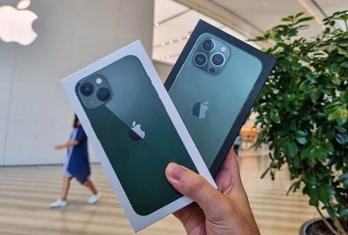 iPhone 13 liên tiếp dẫn đầu danh sách smartphone bán chạy toàn cầu