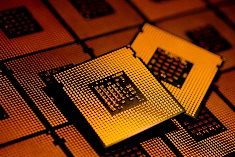 Phát hiện lỗ hổng Spectre mới trong nhiều CPU Intel và AMD