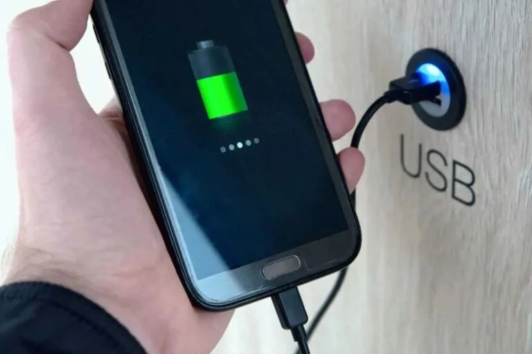 Cảnh giác với các trạm sạc USB công cộng