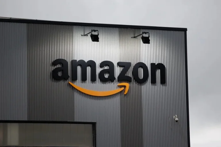 Amazon bất ngờ sa thải 18.000 nhân viên